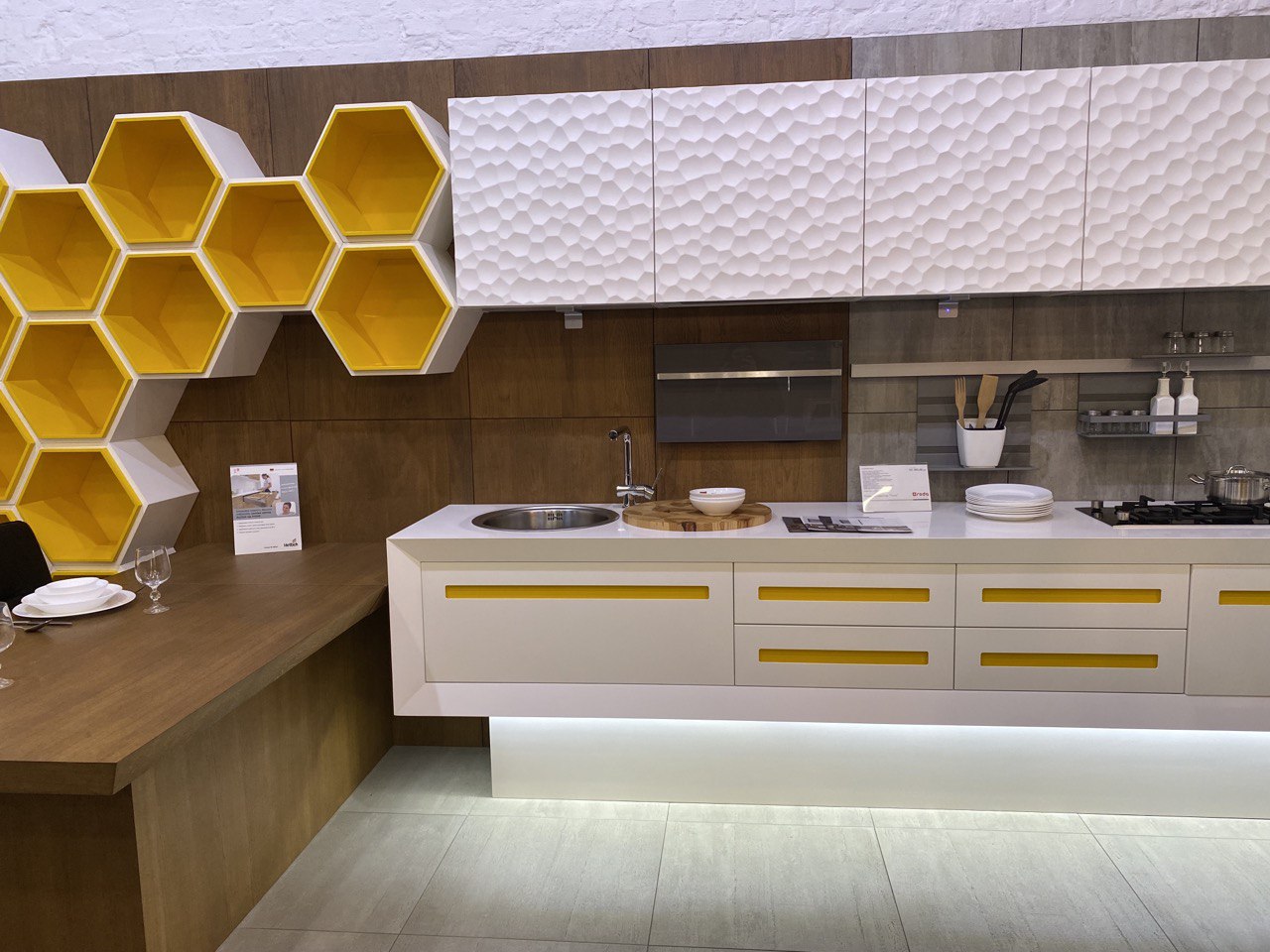 ONYX kitchen у мережі магазинів компанії RODA